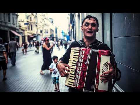 Incredible Romani Singer & Accordion player in the streets of Istanbul