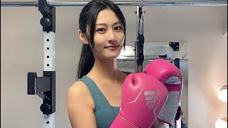 スタイル抜群モデルのTRXを使ったヒップアップトレーニング