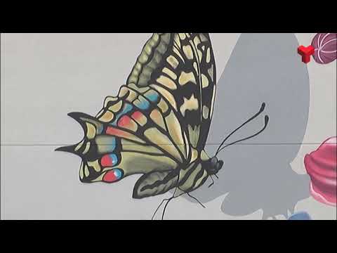 L’artista Irene López dona vida una paret lateral del pavelló del Pla del Bonaire