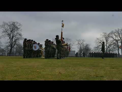Ausmarsch Ehrenformation Artillerielehrbataillon 325 mit "Preußens Gloria" und Fennek JFST