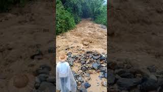 preview picture of video 'lũ lụt tại Tân Uyên 1'