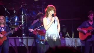 Reba Live - Somebody Should Leave