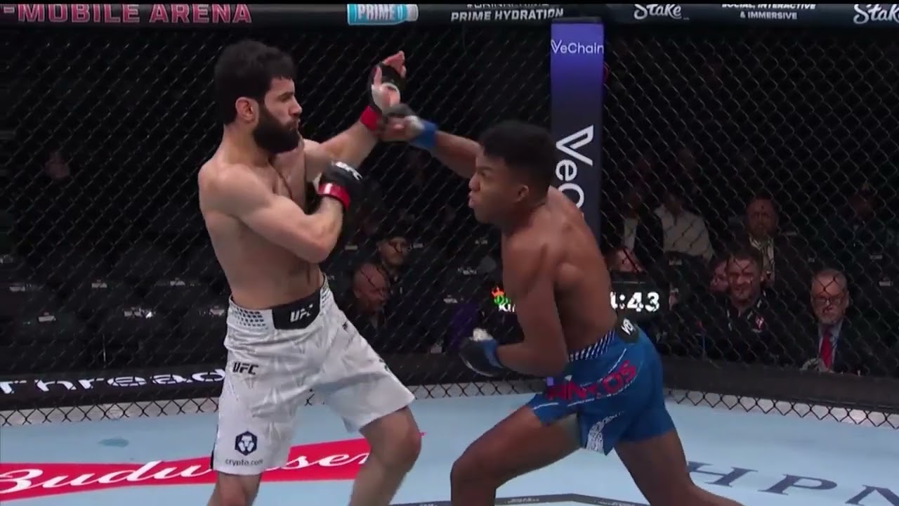 UFC 323 | Mairon Santos noquea a Muhammad Naimov con un increíble gancho de derecha.
