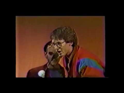 R.E.M. 1985-11-09 – CMJ New Music Awards, The Beacon Theatre, NY (‘Fables’ wins album of the year)