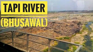preview picture of video 'Pushpak Crossing Tapi River Bhusaval | 12533 Pushpak Express Lucknow to Mumbai | Indian Railways'