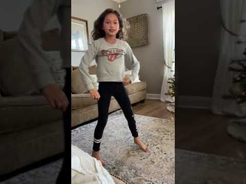 Mimi Teaches Contortion