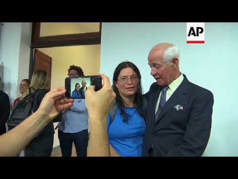 Argentina pays homage to Brit who recovered Falklands dead