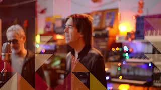 Uno Svenningsson &amp; Per Gessle - Bara få höra din röst (Officiell Musikvideo)