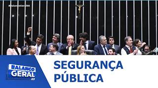 Delegada Katarina preside sessão plenária em que foi aprovada PEC da Segurança Pública