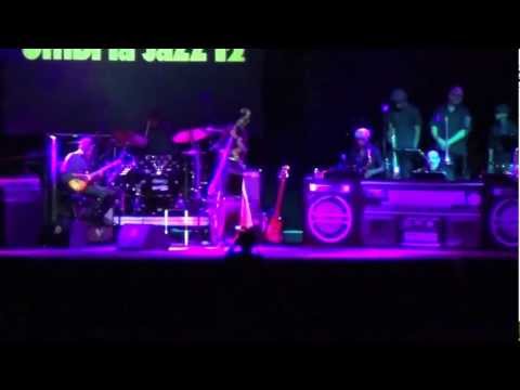 Esperanza Spalding @Umbria Jazz '12 - Smile Like That -