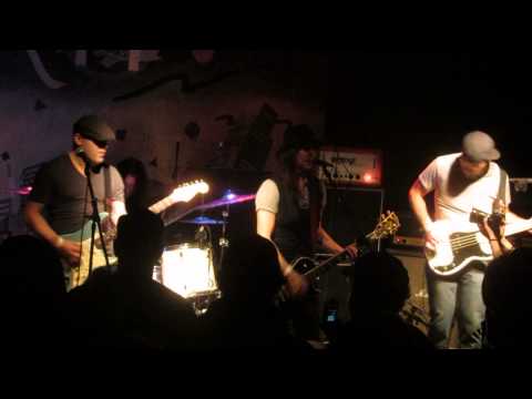 The Organ Beats - Living Without You - Live @ TT The Bear's