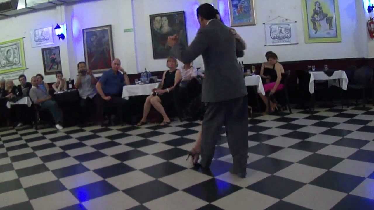 Bailan Alejandra y Leonardo en Sin Rumbo, presenta Julio Duplaa