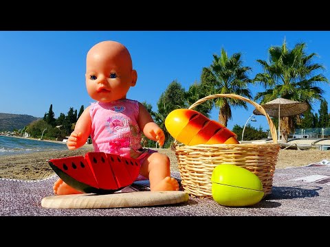 Spielspaß mit Baby Born. Ein Picknick am Meer. Puppen Video für Kinder auf Deutsch.