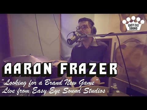 Videoclip de Looking For A Brand New Game (Live From Easy Eye Sound) — Aaron Frazer