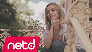 Musik-Video-Miniaturansicht zu Kırık Ama Hala Hayatta Songtext von Dilan Demirel