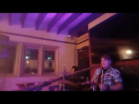 The Resonate one man didgeridoo band live at the red lion