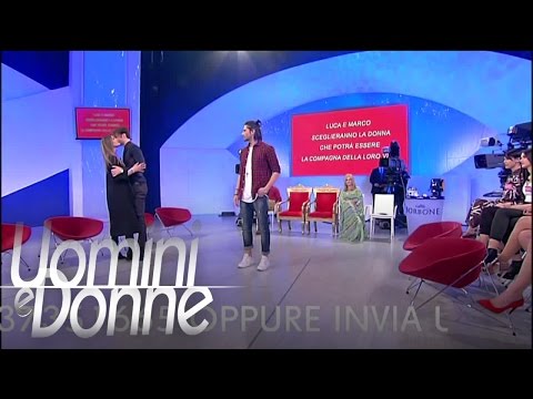 Uomini e Donne, Trono Classico - Un bacio inaspettato