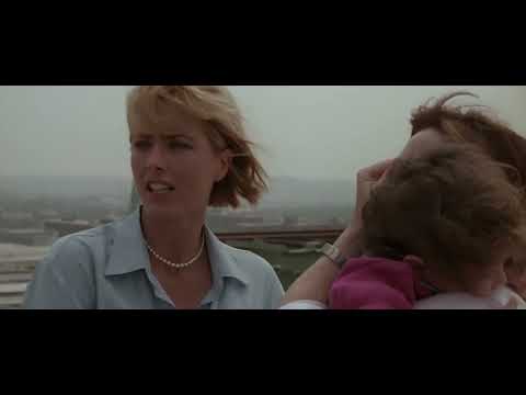 Deep Impact (1998) - Jenny gives up her seat