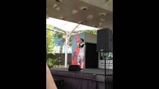 Aaron Yan 炎亚纶 singing 台北沉睡了Taipei Dreamin'