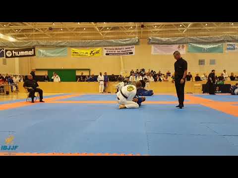 Adam Wardzinski vs Diogo Araujo