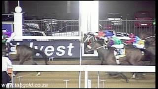 preview picture of video 'Greyville 19122014 Race 7 won by CAGE FIGHTER'