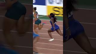 Insane relay exchange 😮‍💨 #running #sports #viralvideo #fyp #relay #usa #athletics