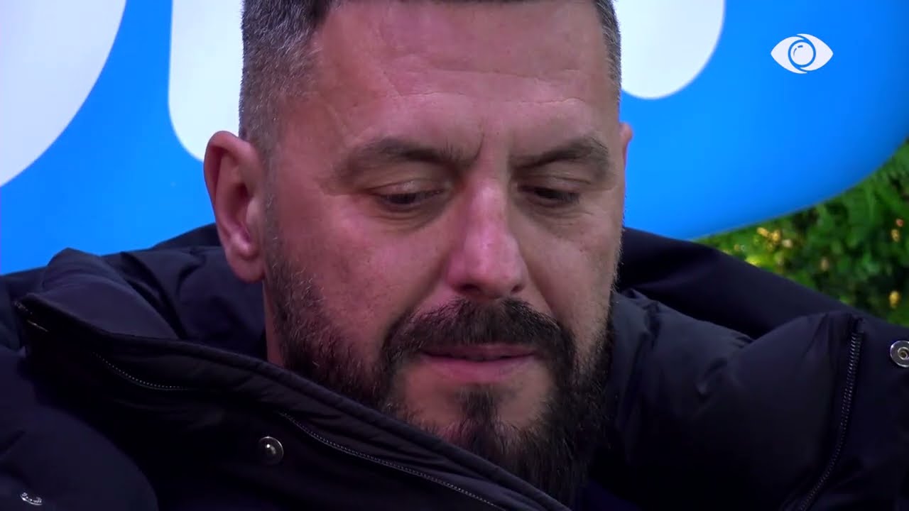 Kam çuar gocën.../ Sfida e mosreagimeve, Miri flet me Rogertin pasi në shtëpi hynë balerinat e vogla