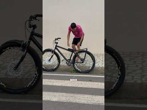 Essa BIKE MONTADINHA TA COM UM BANCO LA MAFIA