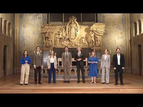 Sága: Lay a Garland - R. Pearsall