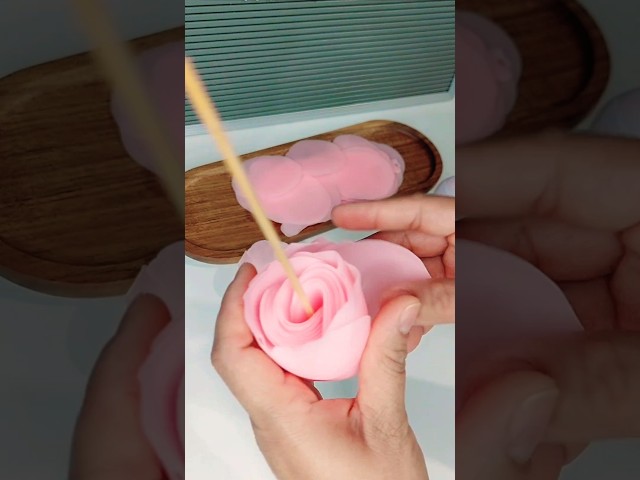 Vídeo relacionado con BBTO 200 Piezas de Pétalos de Rosa Artificial 9 Piezas de Velas en Formas de Corazón Vela de Amor Romántico Velas Candelita Pétalos Dispersos para Decoración Boda Pastel San Valentín Cena