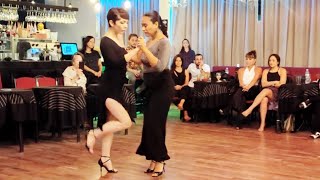 Video thumbnail for Lo mismo que antes (Di Sarli) Corina Herrera e Inés Muzzopappa. Milonga Che Madame 10abr24 (1/3)