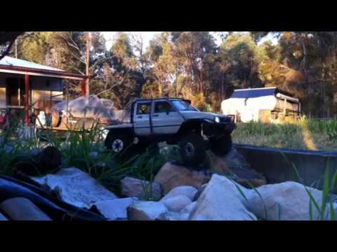TF2 dual cab hilux crawling in rock garden