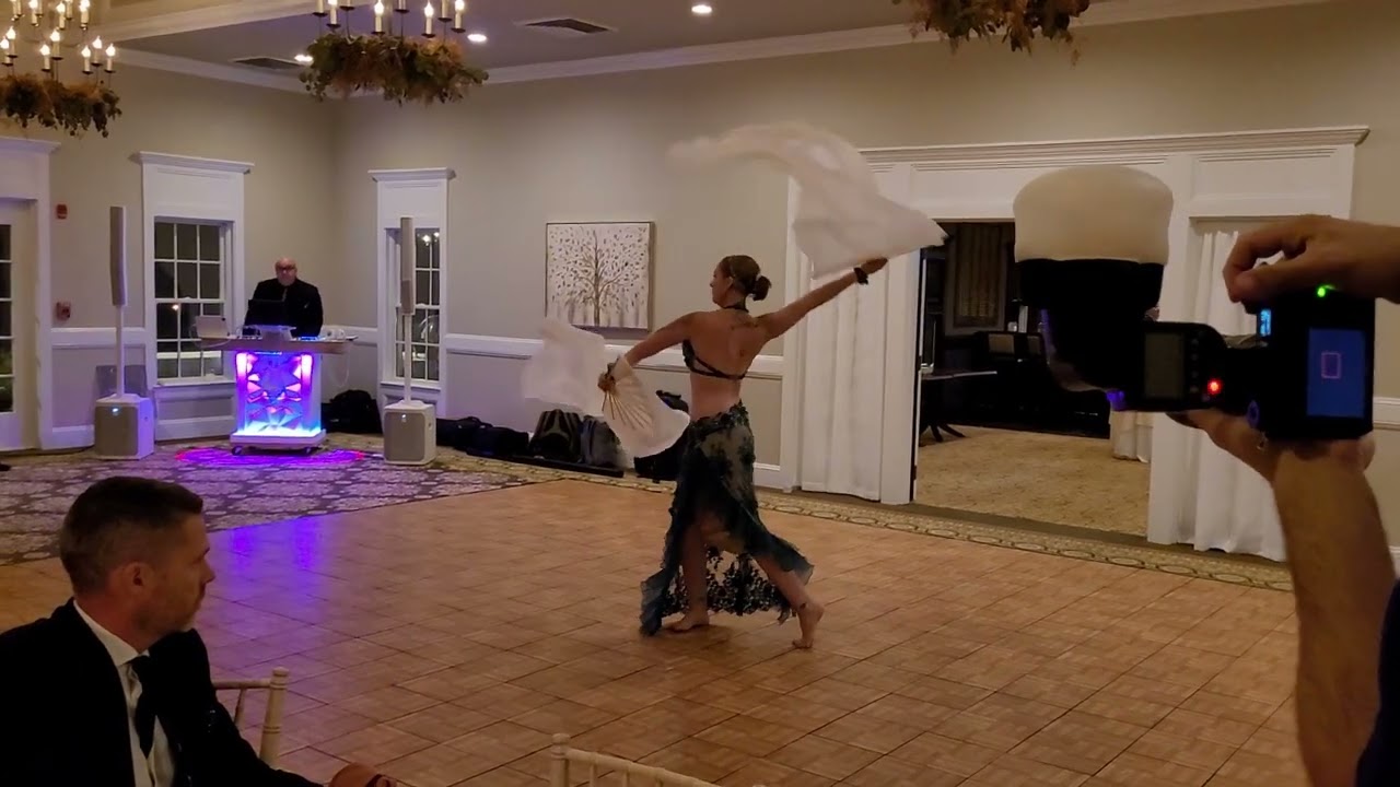 Promotional video thumbnail 1 for Dynamic belly dancer