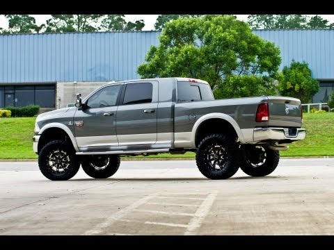Installation and review of the AMP Research Bed Step for 2012 Dodge Ram 3500 w/ 6" Lift