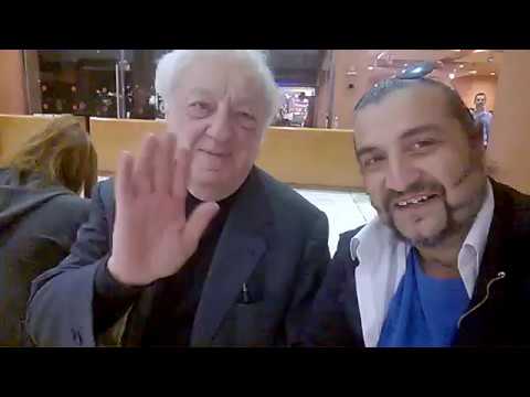 Paolo Bonacelli saluta i fan col Salutatore