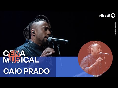 Caio Prado se apresenta no Cena Musical