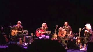 Patty Griffin, David Pulkingham &quot;Love Throw a Line&quot; Lampedusa for Refugees (Seattle, 3 Oct. 2017)