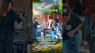 Download lagu Saking asiknya joget sampai ga liat lagi di samping #shorts #hiburan #dance #musik mp3