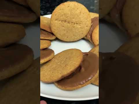 Really easy to make your own chocolate digestive biscuits! Click for the full video 🤗🏴󠁧󠁢󠁳󠁣󠁴󠁿
