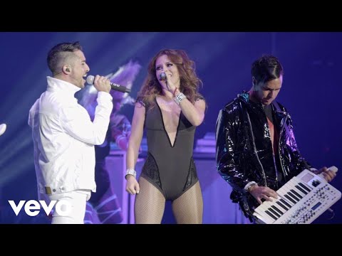 Sentidos Opuestos - Historias de Amor (En vivo) ft. Moenia