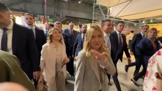 La battuta di Meloni: «Io giovane? Guardate come mi avete ridotto...»