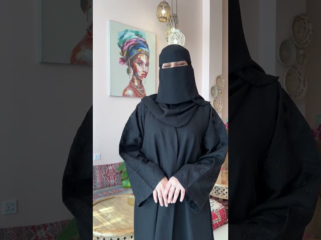 عباية سوداء باكمام مطرزة