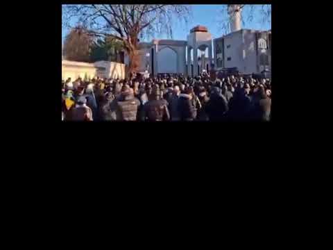 Prière funéraire musulmane pour les amis d'Anthony Joshua Latz et Sina à Londres (4.1.2026)