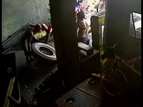 Pneu estourou na borracharia do Mazinho