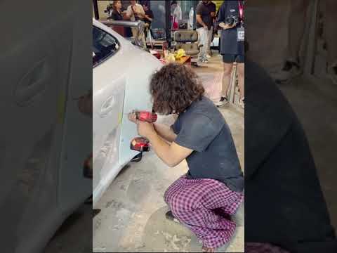 Akira Nakai cutting a Porsche
