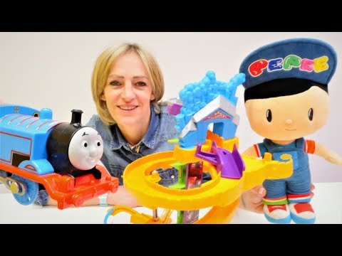 Spielzeug Video für Kinder - Thomas die Lokomotive - Wir packen Spielsachen aus