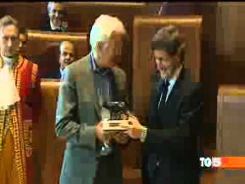 20111103-CANALE_5-TG5_2000-204455670a.asf