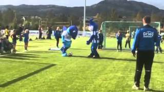 preview picture of video 'Our Mascot, Edvard plays football against Bulle. Check out that dribble!'