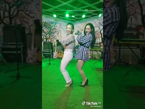 LALA WIDY VS RENA KDI || goyang uget uget