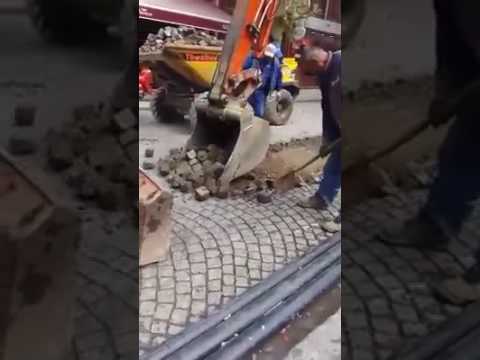 Hiqet kalldrëmi në Prizren, fillon ndërrimi i gypave të ujit - 12.04.2017 - Klan Kosova